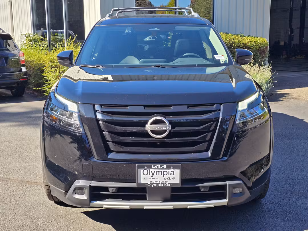 2024 Nissan Pathfinder SL - Image 2