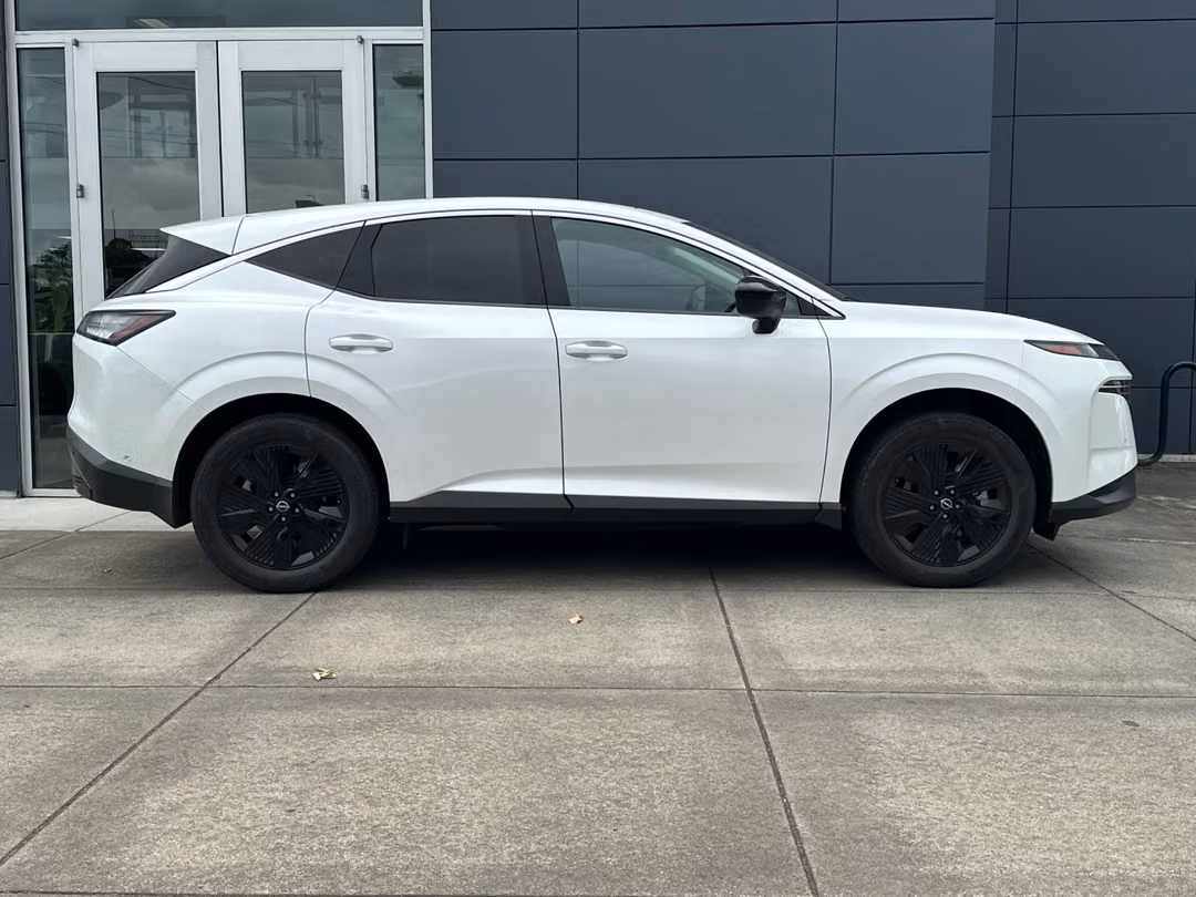 2025 Nissan Murano SV - Image 3
