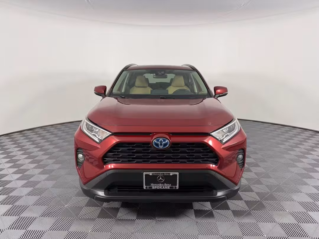 2020 Toyota Rav4 Hybrid XLE - Image 2