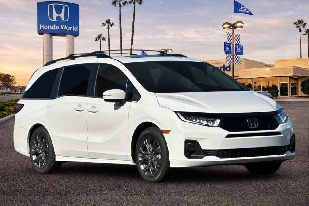 2027 Honda Odyssey Touring - Image 2