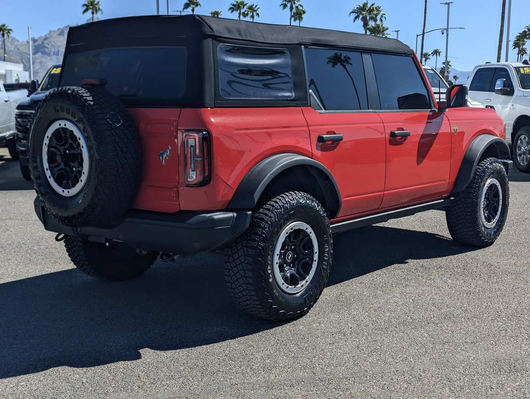 2024 Ford Bronco Badlands - Image 2