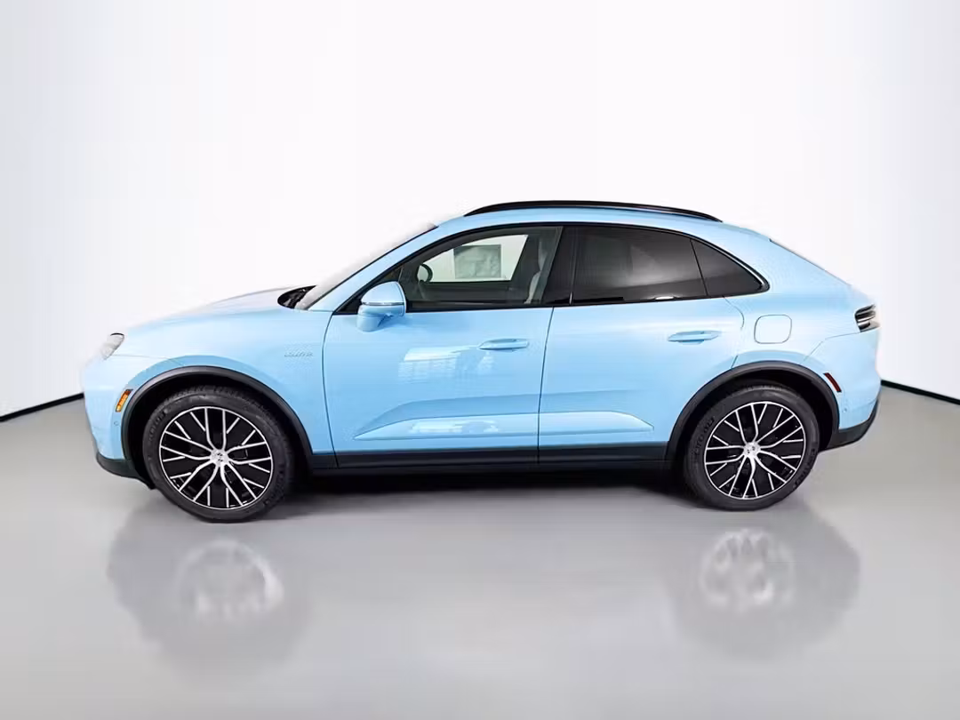 2026 Porsche Macan 4 - Image 2