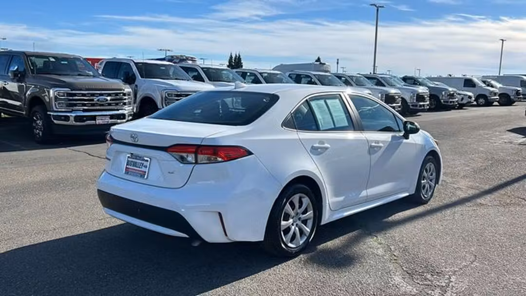 2022 Toyota Corolla LE - Image 3
