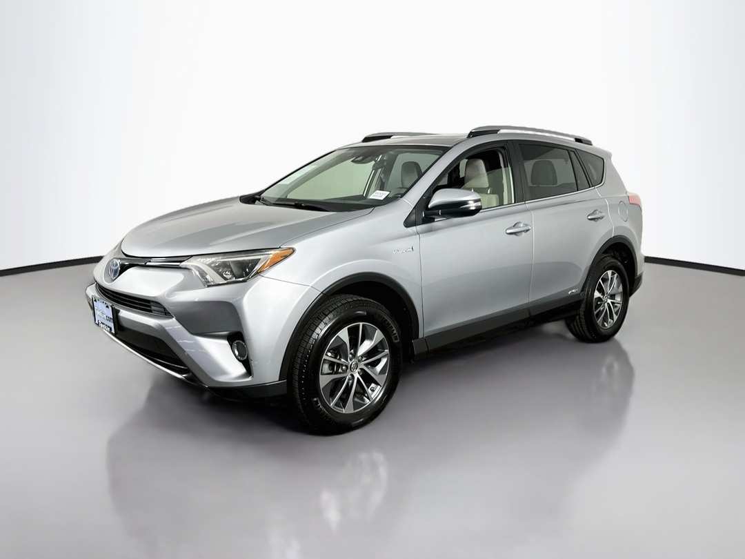 2017 Toyota Rav4 Hybrid XLE - Image 3