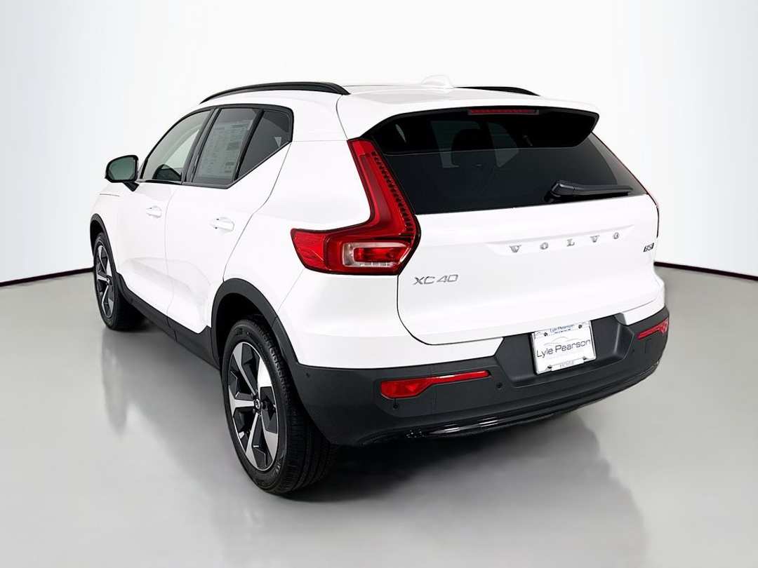 2026 Volvo Xc40 B5 Plus - Image 3