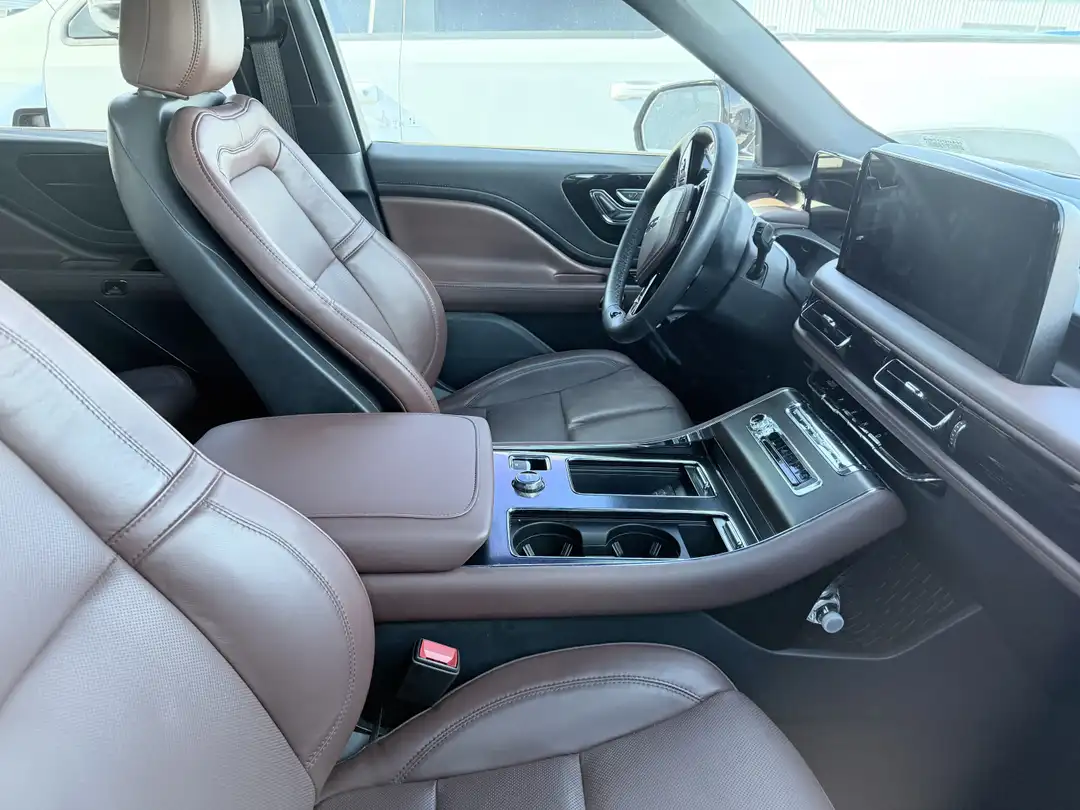 2025 Lincoln Aviator Reserve - Image 2
