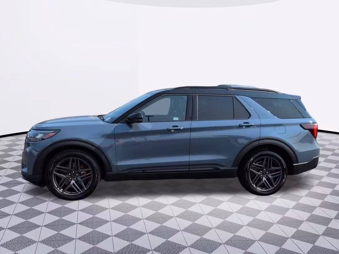 2025 Ford Explorer ST - Image 2
