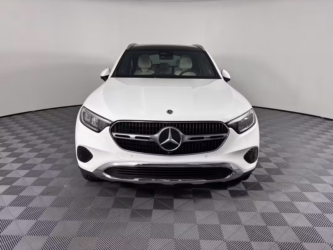 2025 Mercedes-Benz GLC 300 - Image 2