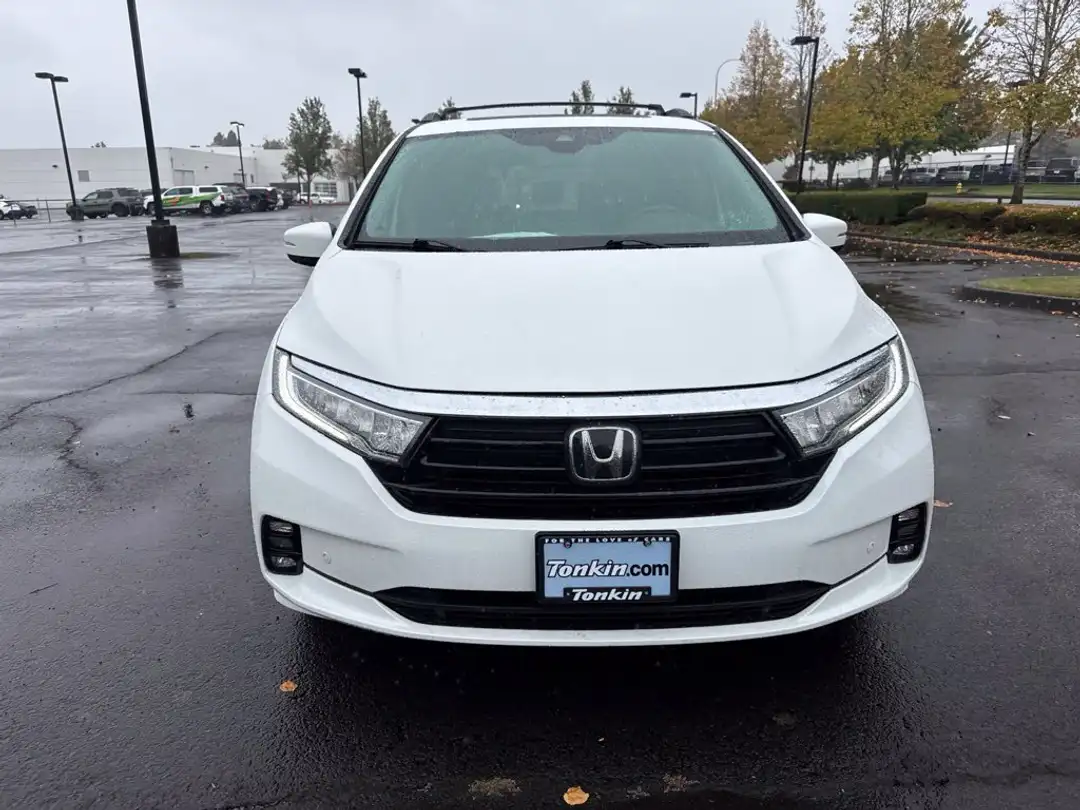 2021 Honda Odyssey Touring - Image 2
