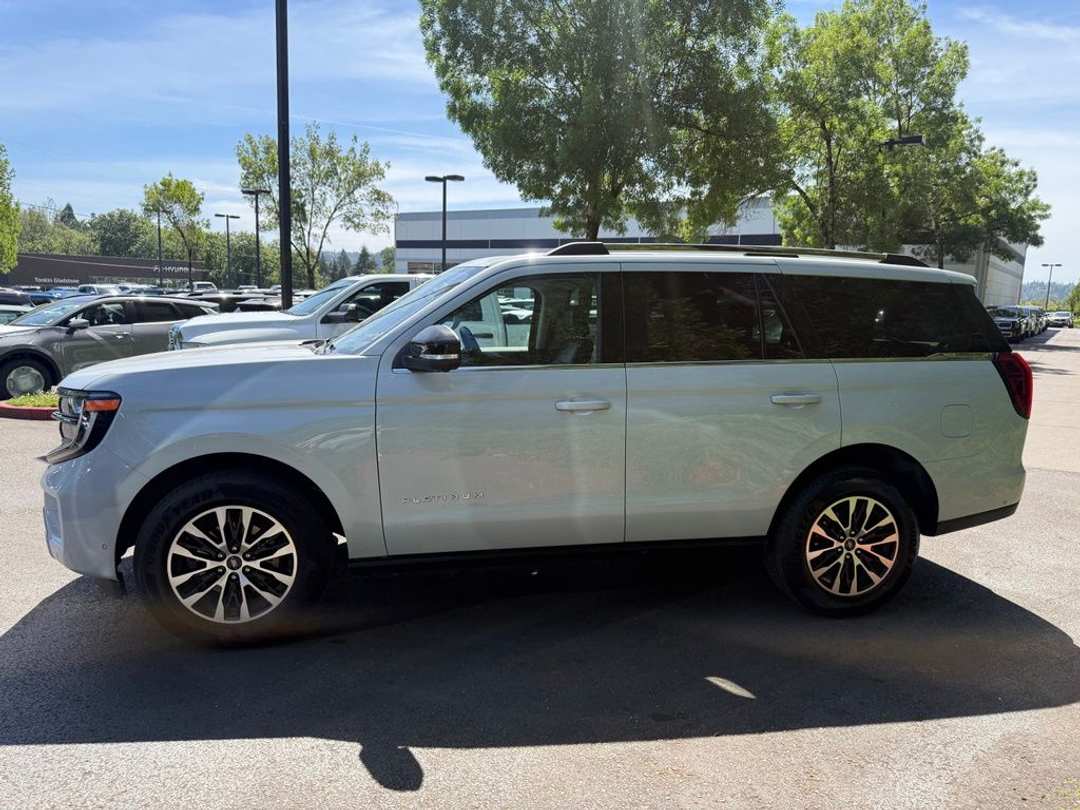2025 Ford Expedition Platinum - Image 3
