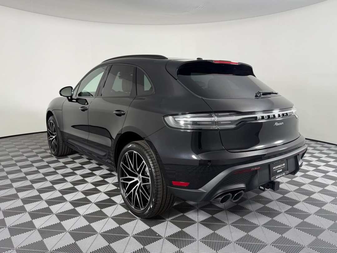 2026 Porsche Macan - Image 3