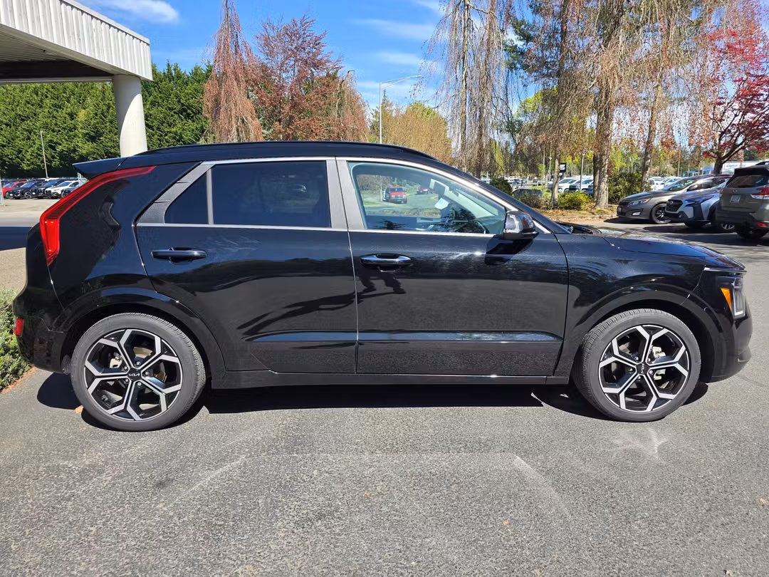 2024 Kia Niro Plug-In Hybrid SX - Image 3