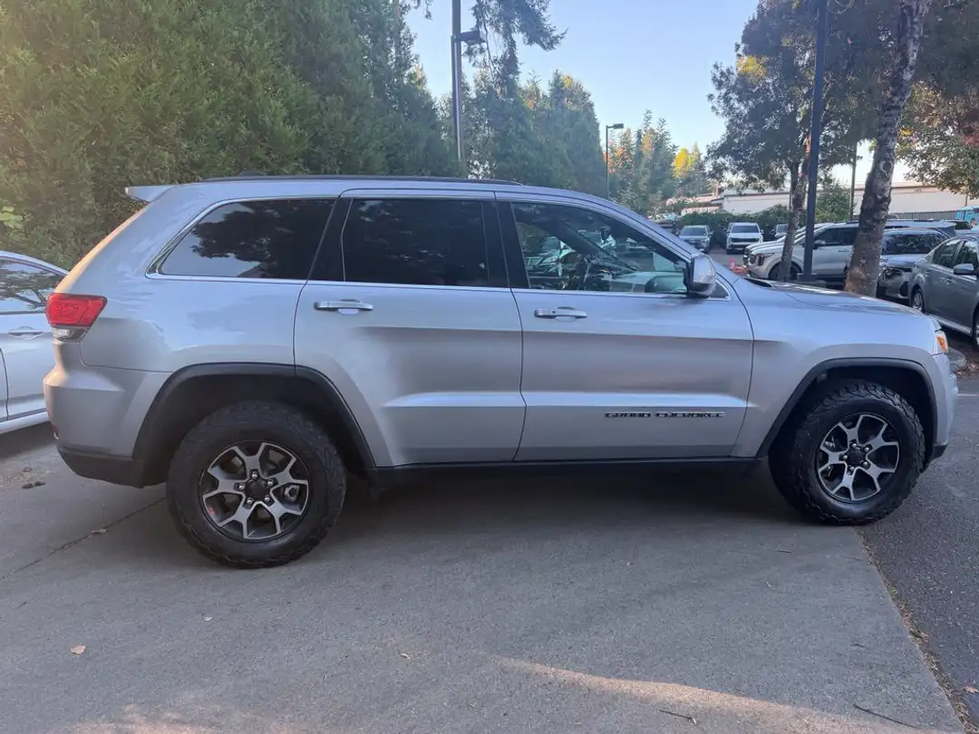 2017 Jeep Grand Cherokee Laredo - Image 2