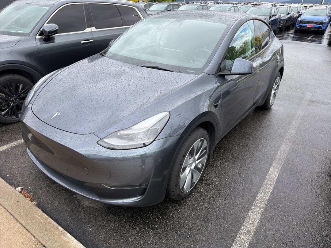2023 Tesla Model Y Long Range - Image 2