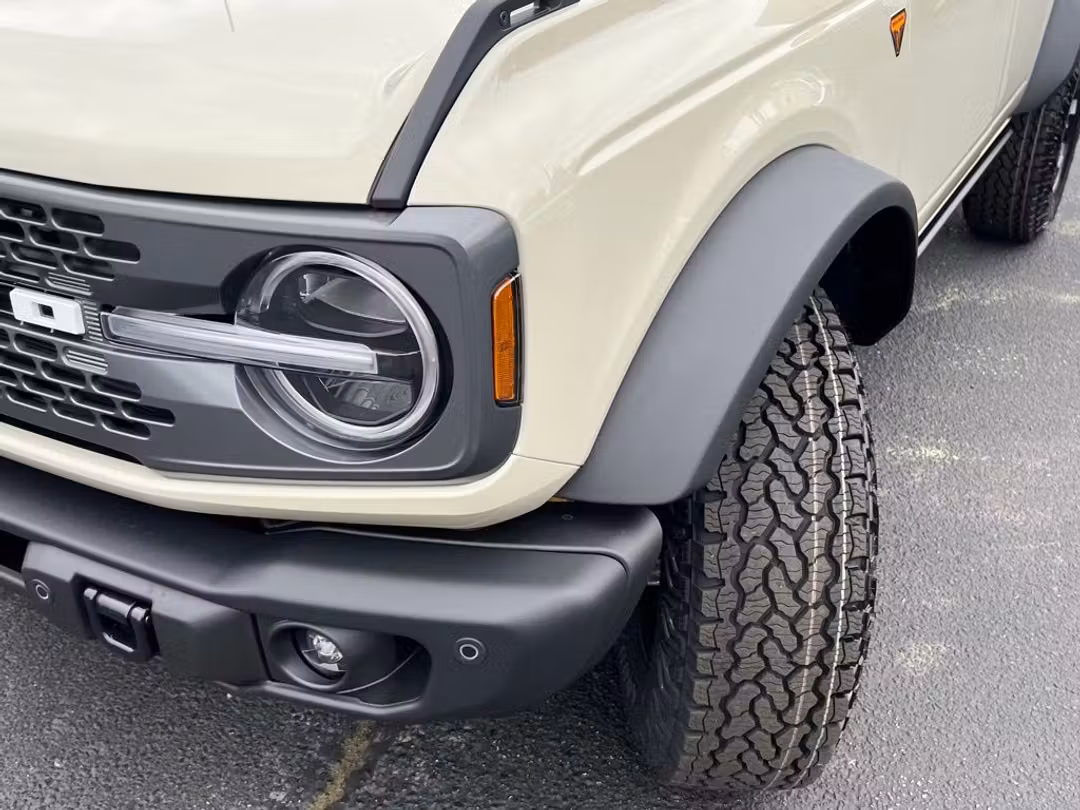 2026 Ford Bronco Badlands - Image 3