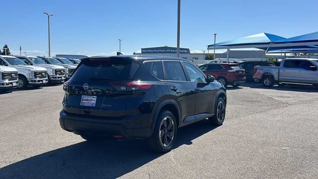 2024 Nissan Rogue SV - Image 3