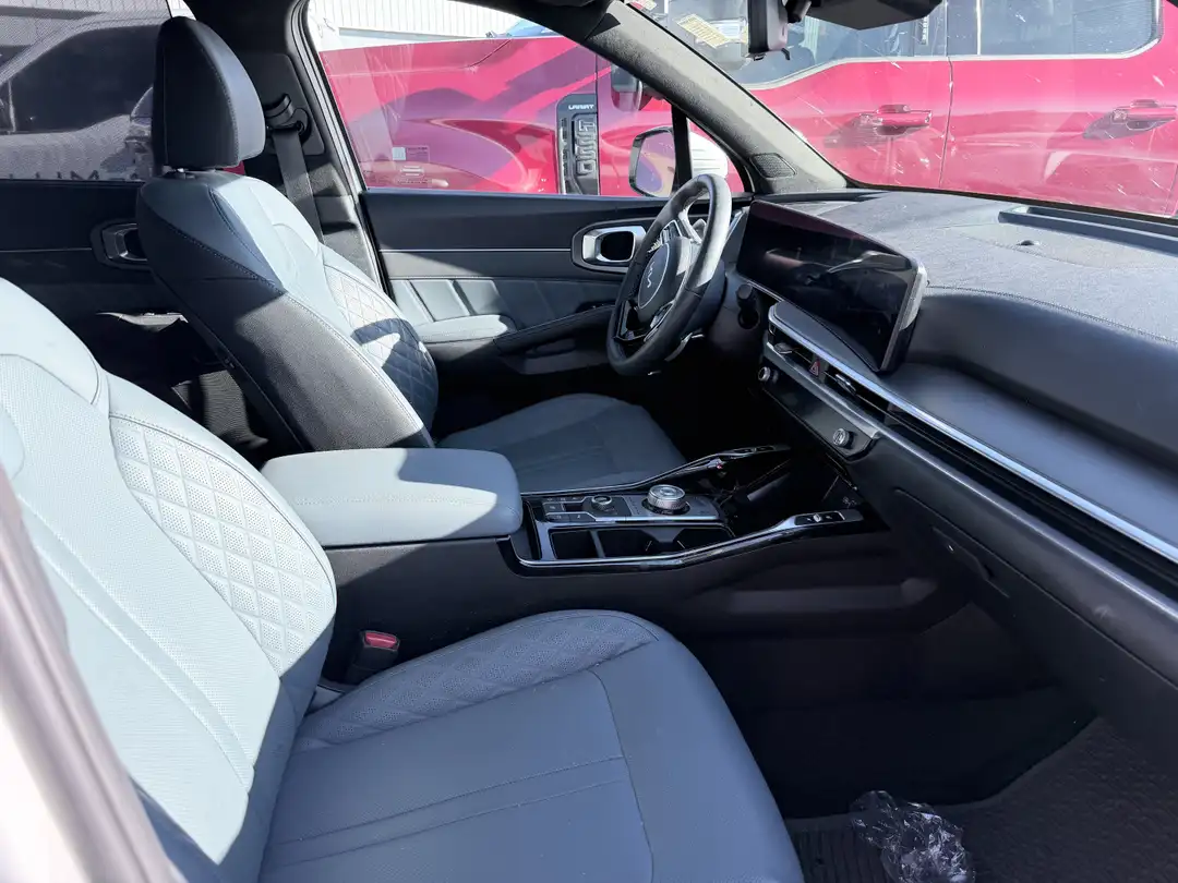 2025 Kia Sorento Hybrid SX Prestige - Image 2