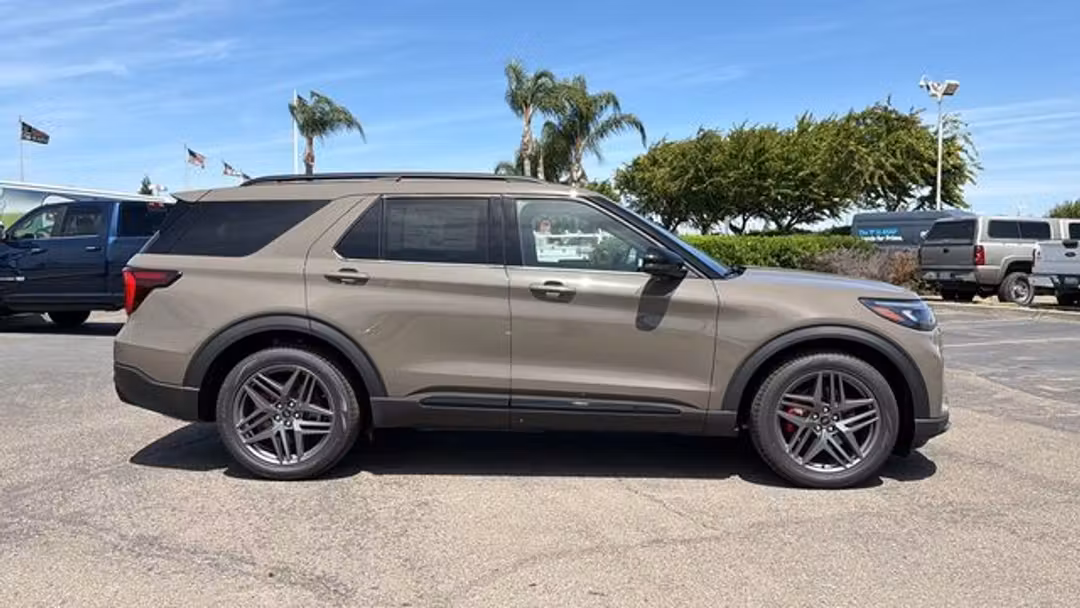 2026 Ford Explorer ST - Image 2