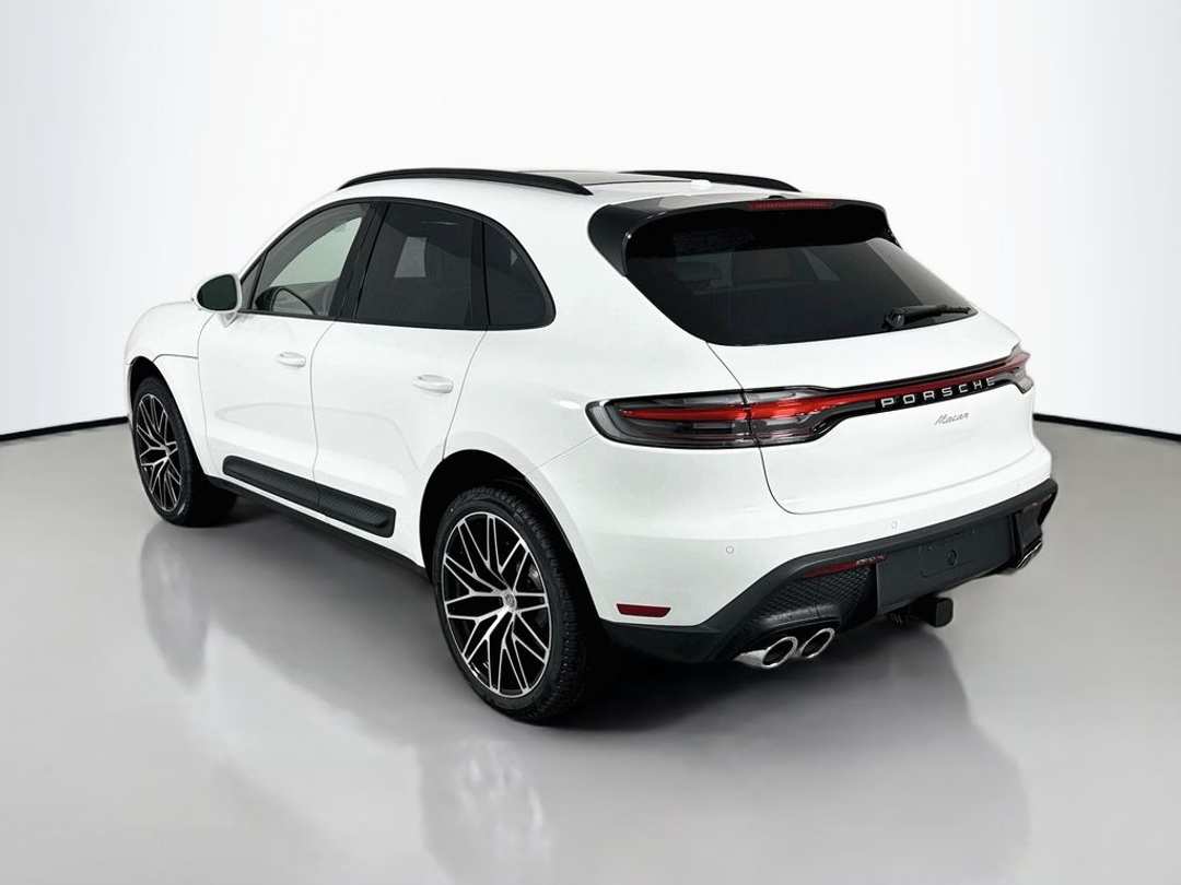 2026 Porsche Macan - Image 3