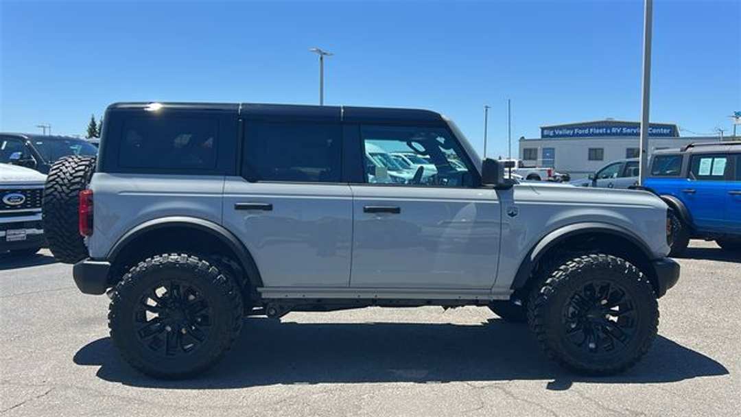 2026 Ford Bronco Big Bend - Image 2