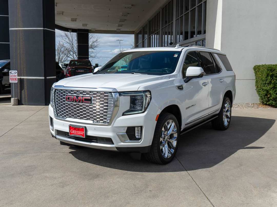 2021 GMC Yukon Denali - Image 3