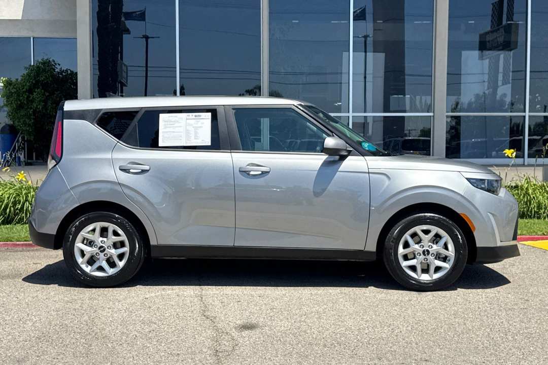 2025 Kia Soul LX - Image 3