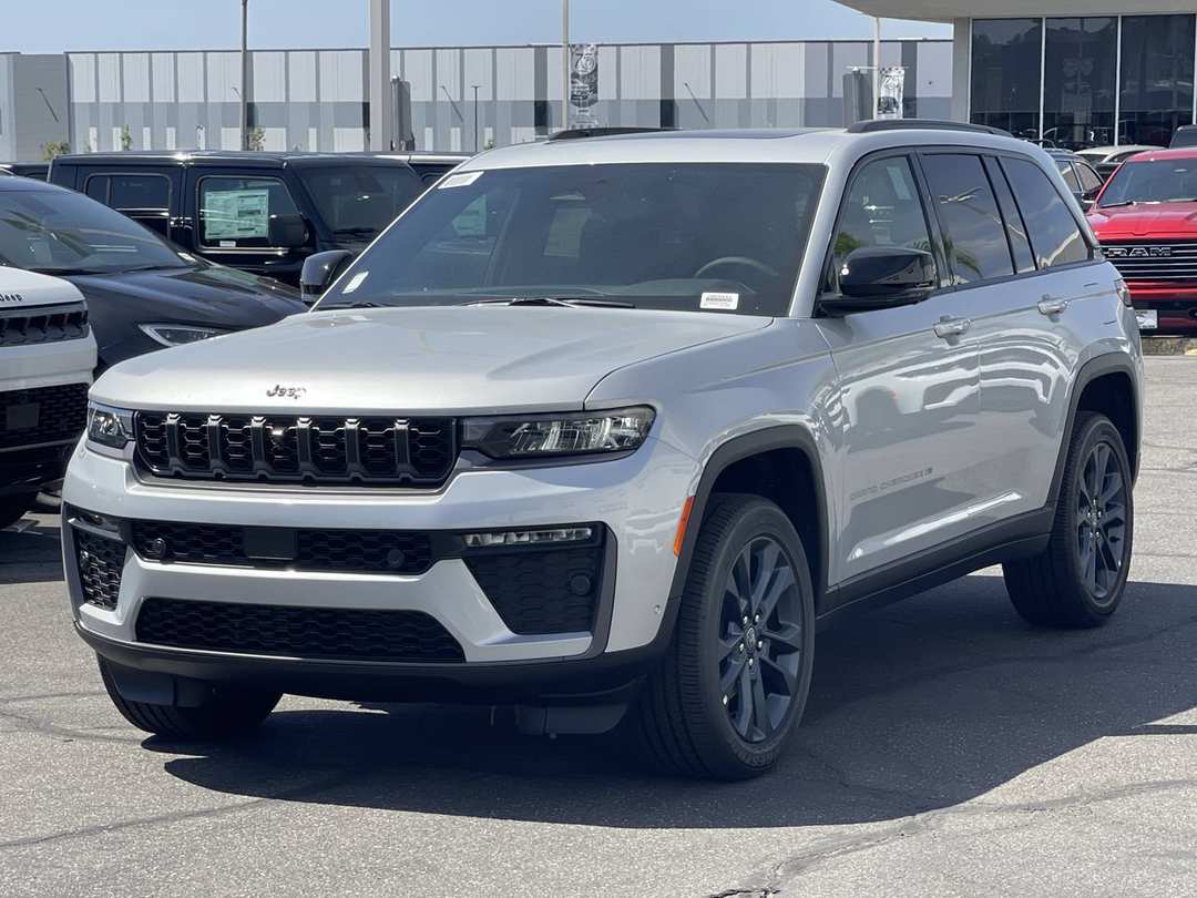 2026 Jeep Grand Cherokee 85th Anniversary Edition - Image 3