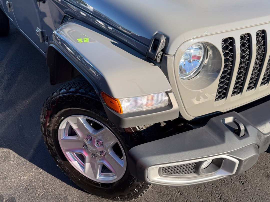2023 Jeep Gladiator Sport S - Image 2