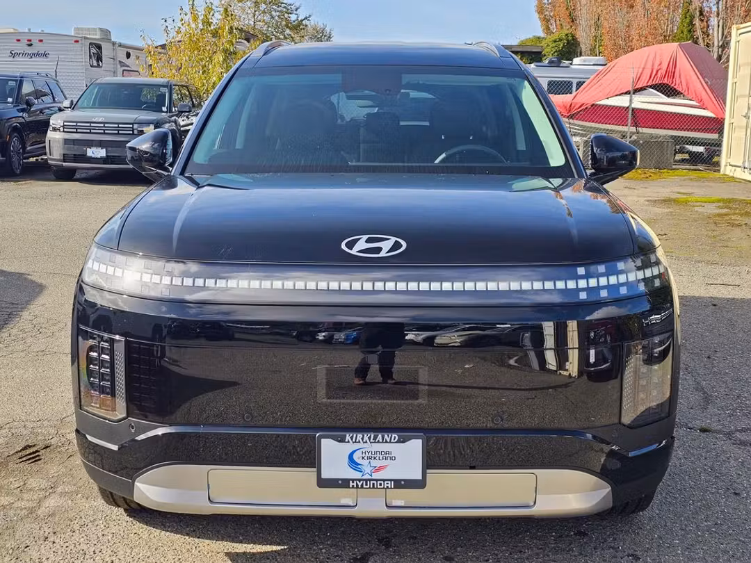 2026 Hyundai Ioniq 9 SE - Image 2