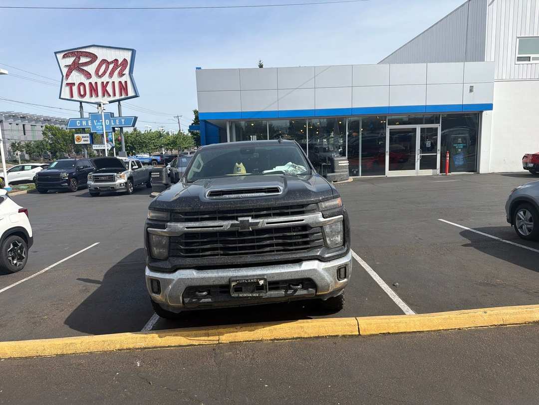 2024 Chevrolet Silverado 2500Hd LT - Image 3