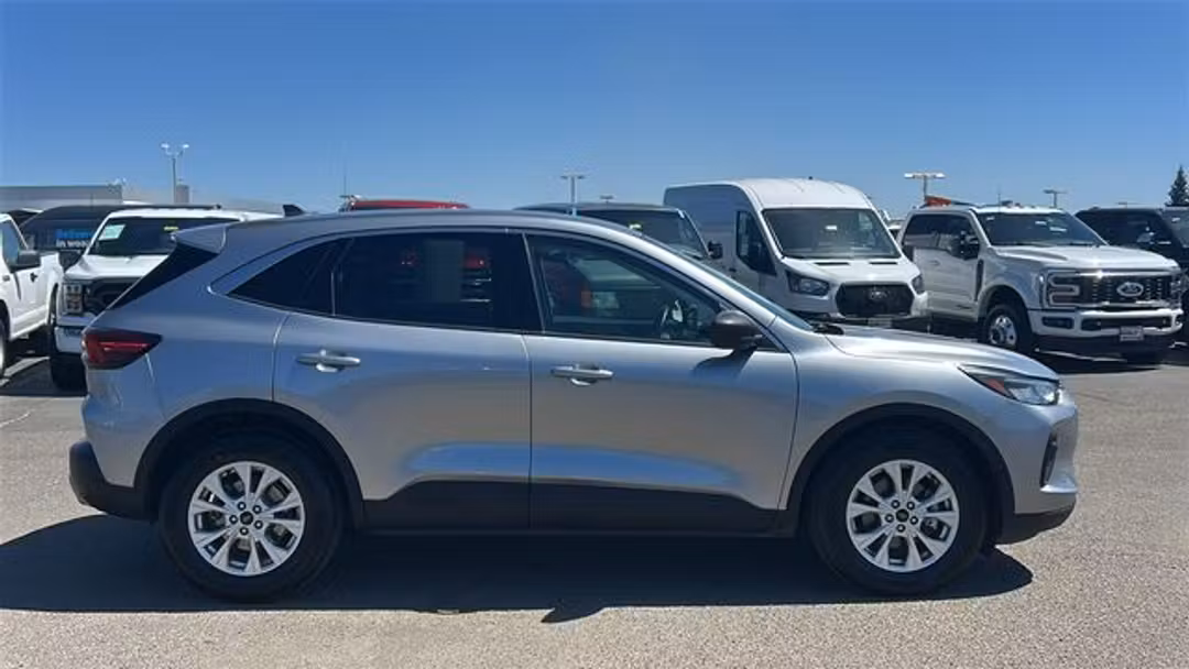 2024 Ford Escape Active - Image 2