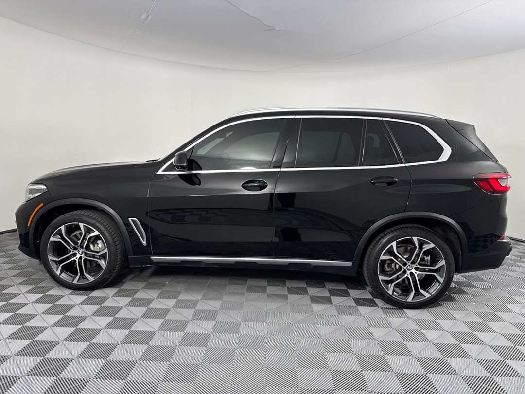 2022 BMW X5 xDrive40i - Image 2
