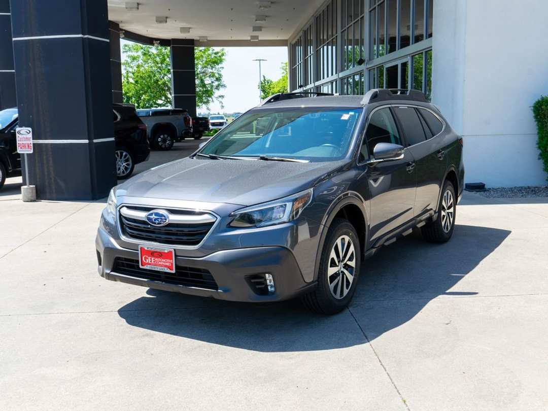 2020 Subaru Outback Premium - Image 3