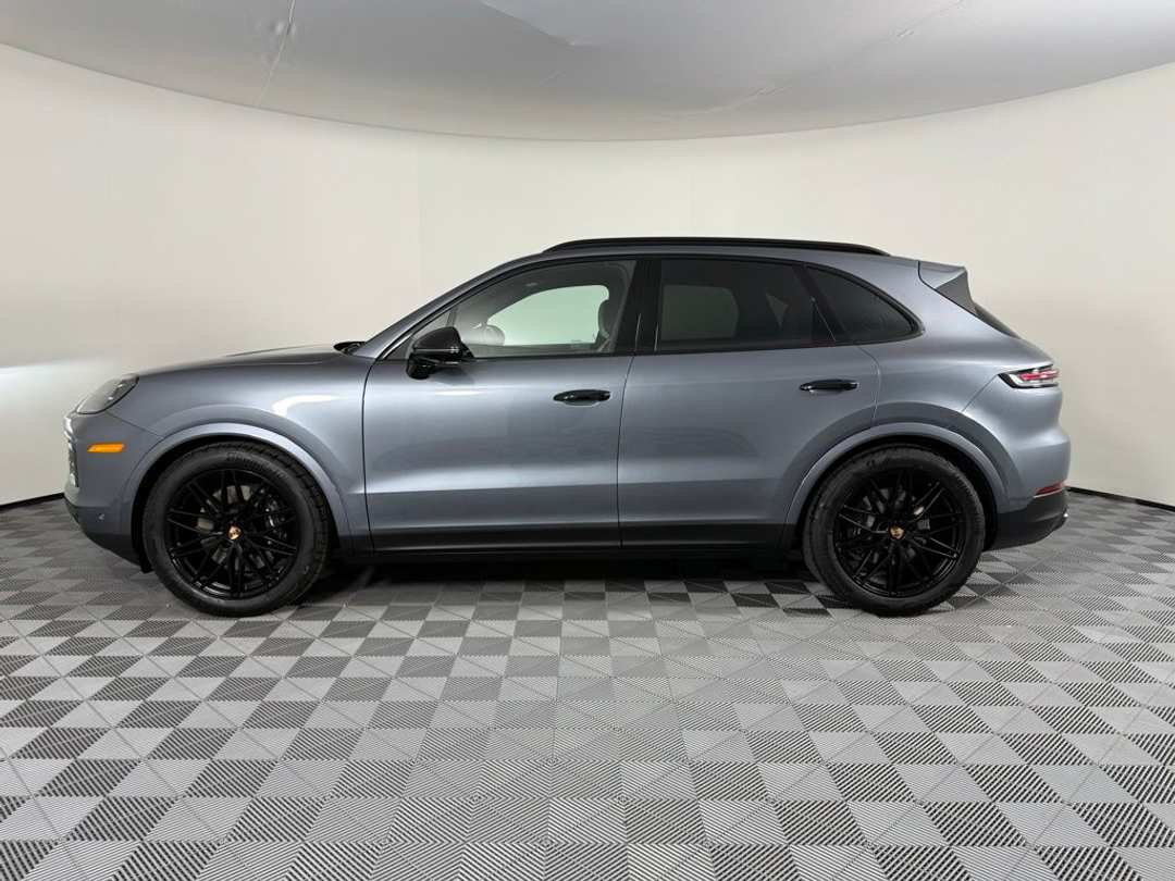 2026 Porsche Cayenne - Image 2