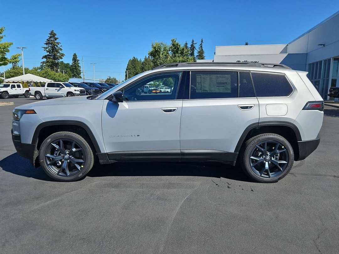 2026 Jeep Cherokee - Image 3