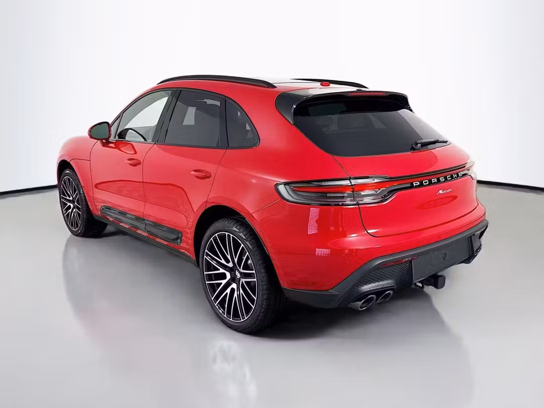 2026 Porsche Macan - Image 3