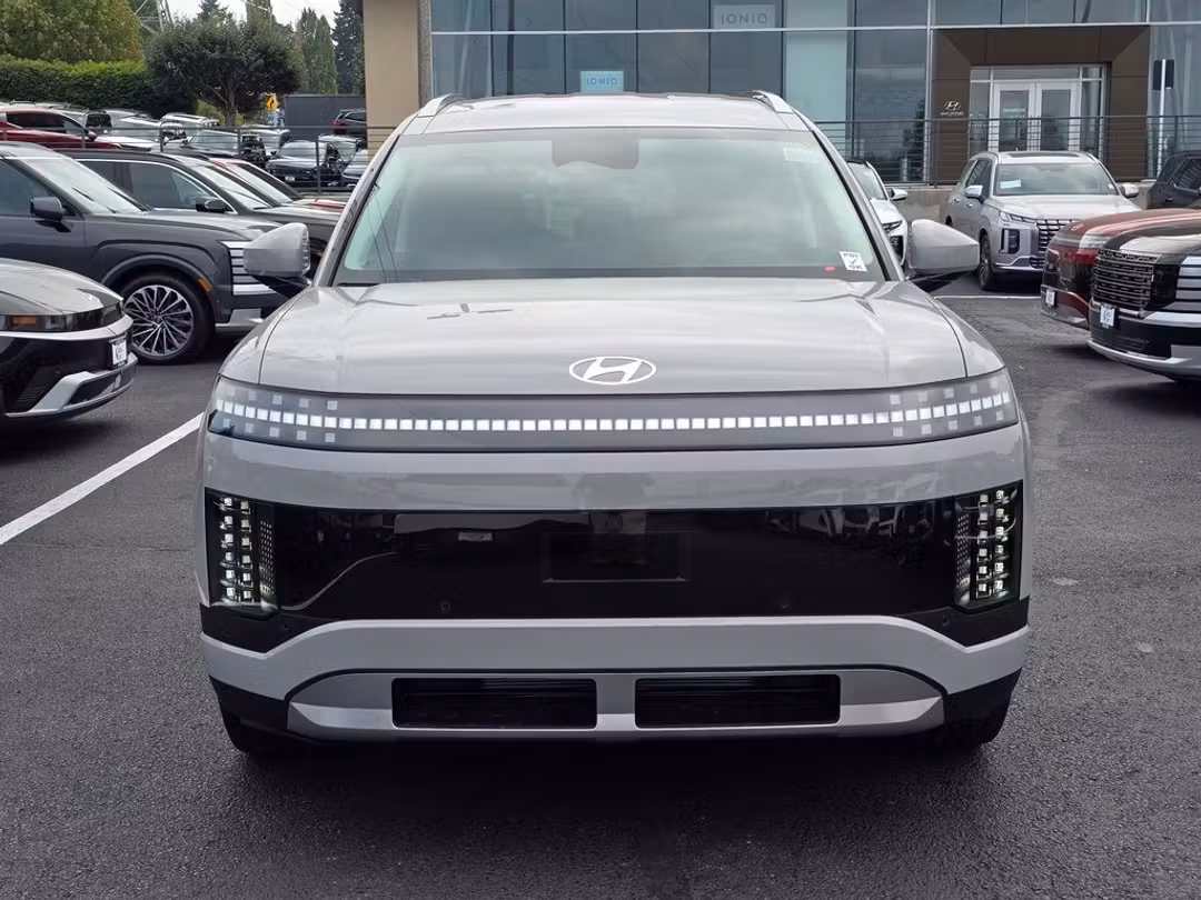 2026 Hyundai Ioniq 9 SE - Image 2