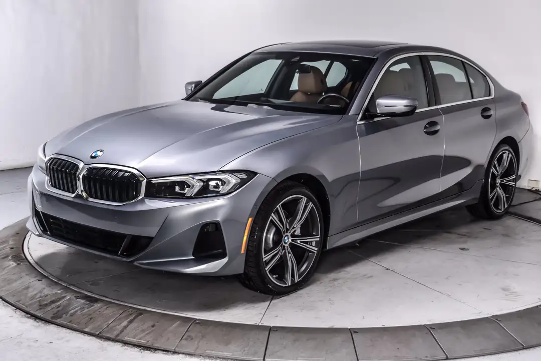 2024 BMW 3 Series 330i xDrive - Image 3