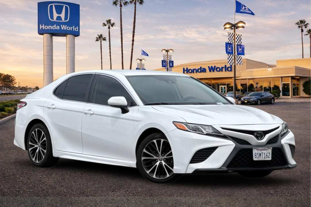 2020 Toyota Camry SE - Image 2