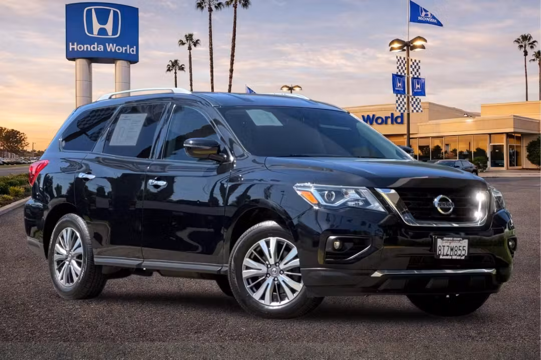 2019 Nissan Pathfinder SV - Image 2