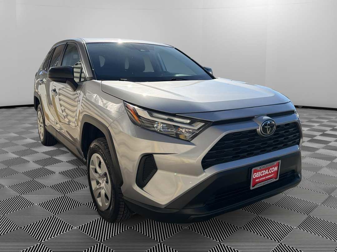 2025 Toyota Rav4 LE - Image 3