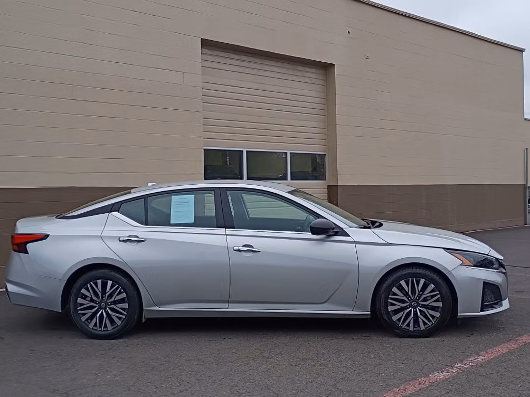 2025 Nissan Altima 2.5 SV - Image 3
