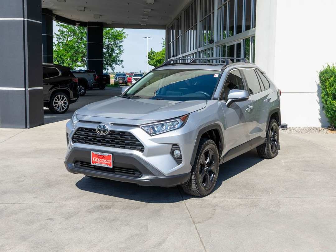 2019 Toyota Rav4 XLE - Image 3