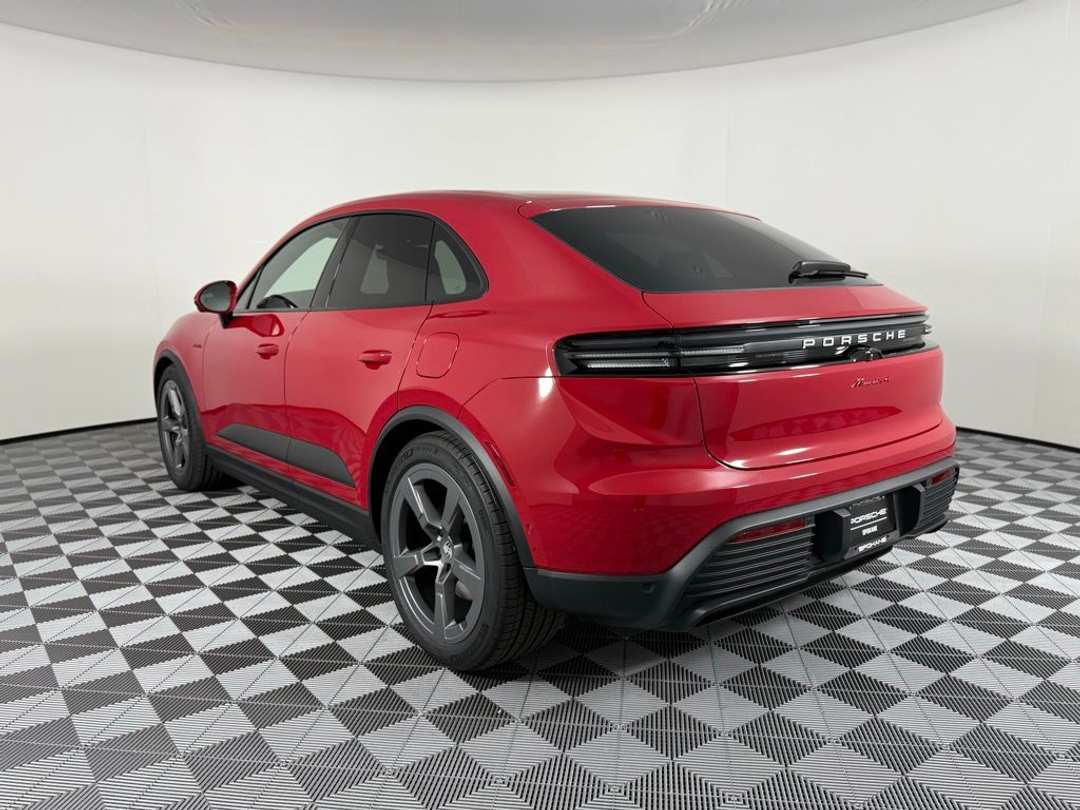 2026 Porsche Macan 4 - Image 3