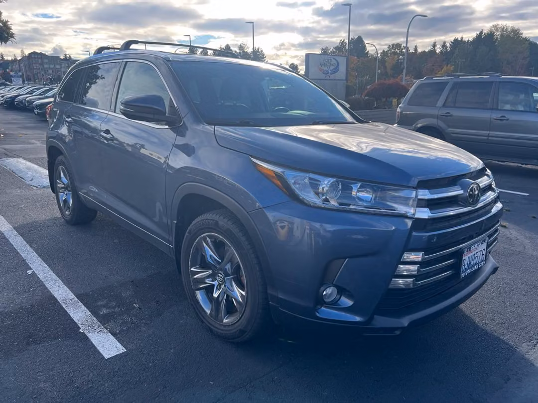 2018 Toyota Highlander Limited Platinum - Image 2