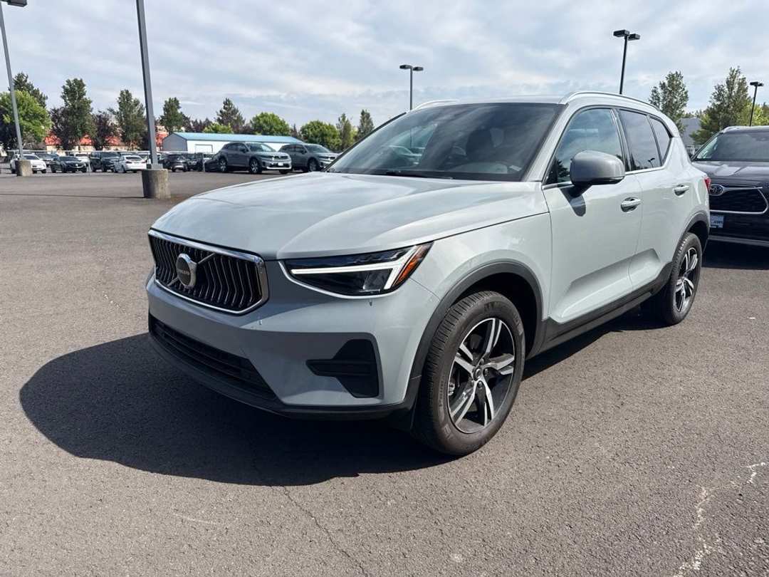 2025 Volvo Xc40 B5 Core - Image 3