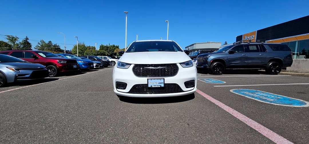 2024 Chrysler Pacifica Hybrid Select S Appearance - Image 3