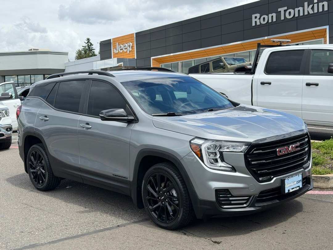 2023 GMC Terrain SLE - Image 2