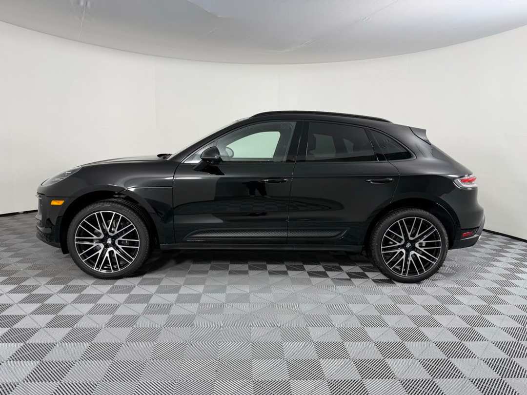 2026 Porsche Macan - Image 2
