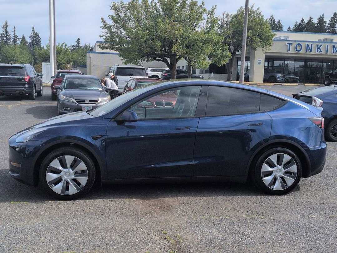 2024 Tesla Model Y Long Range - Image 2